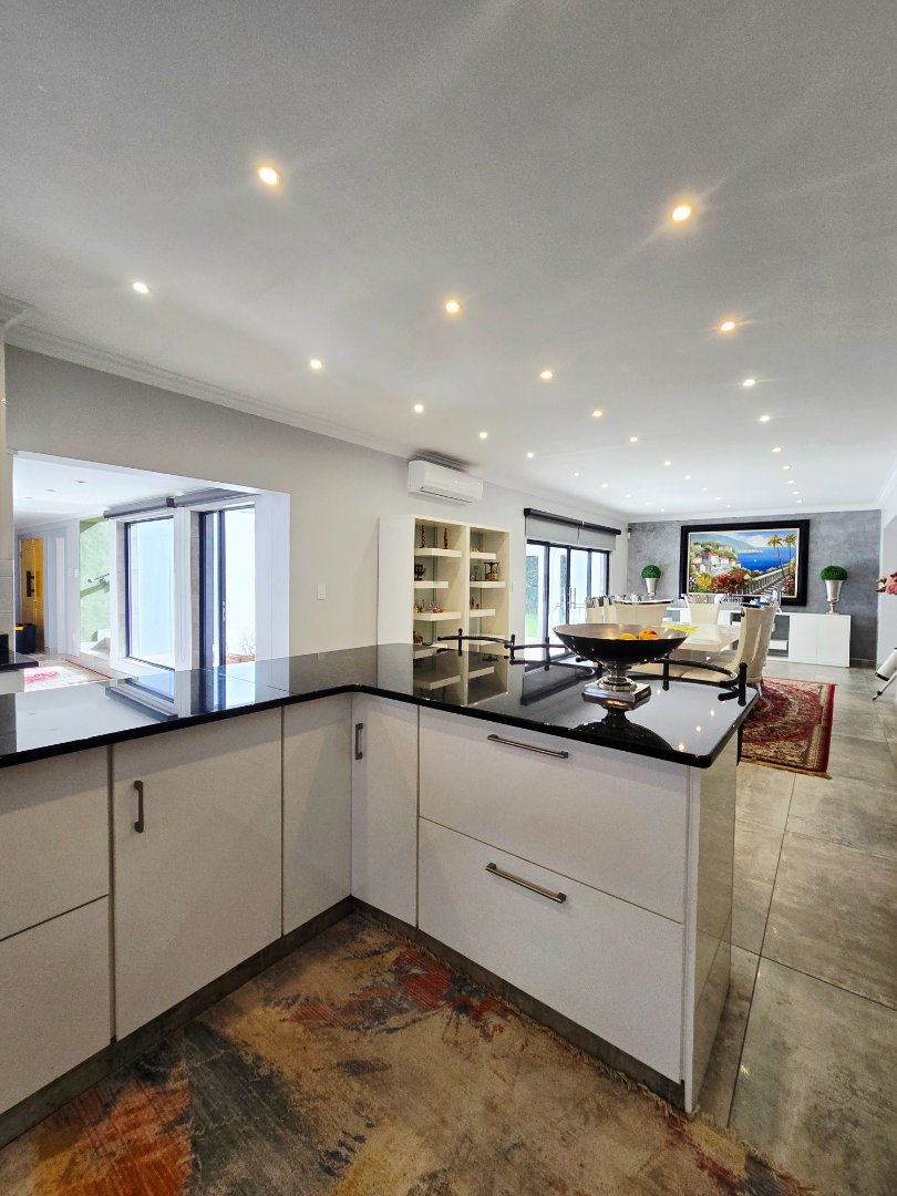 6 Bedroom Property for Sale in Wilkoppies North West